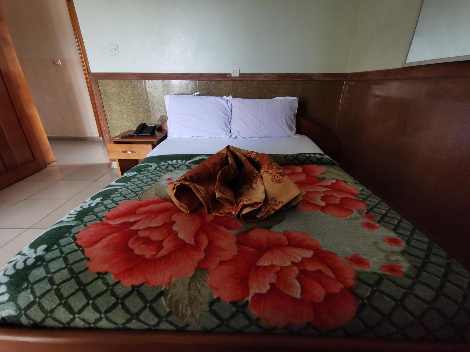 Tchatcha Hotel Yaoundé 外观 照片