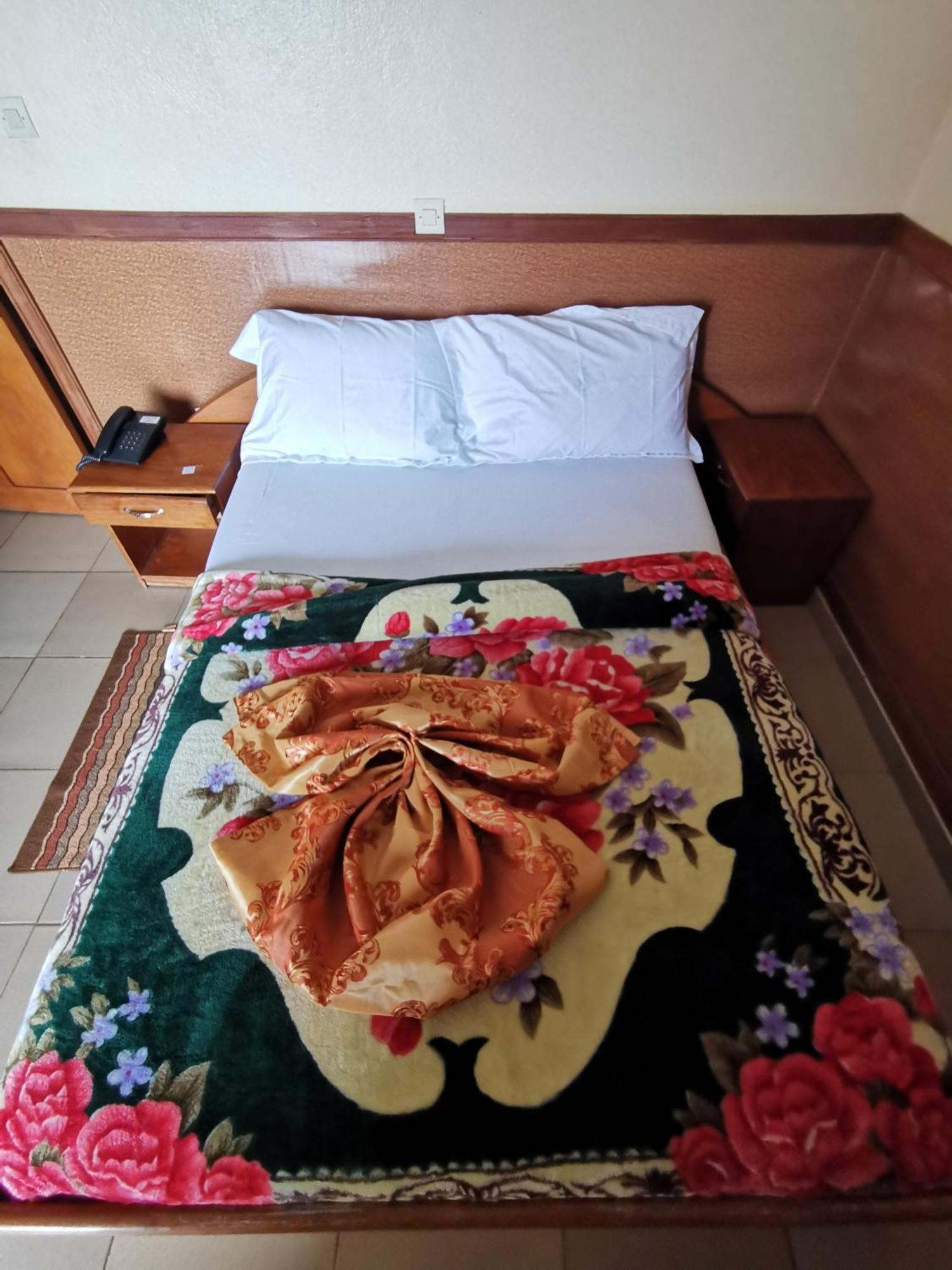 Tchatcha Hotel Yaoundé 外观 照片